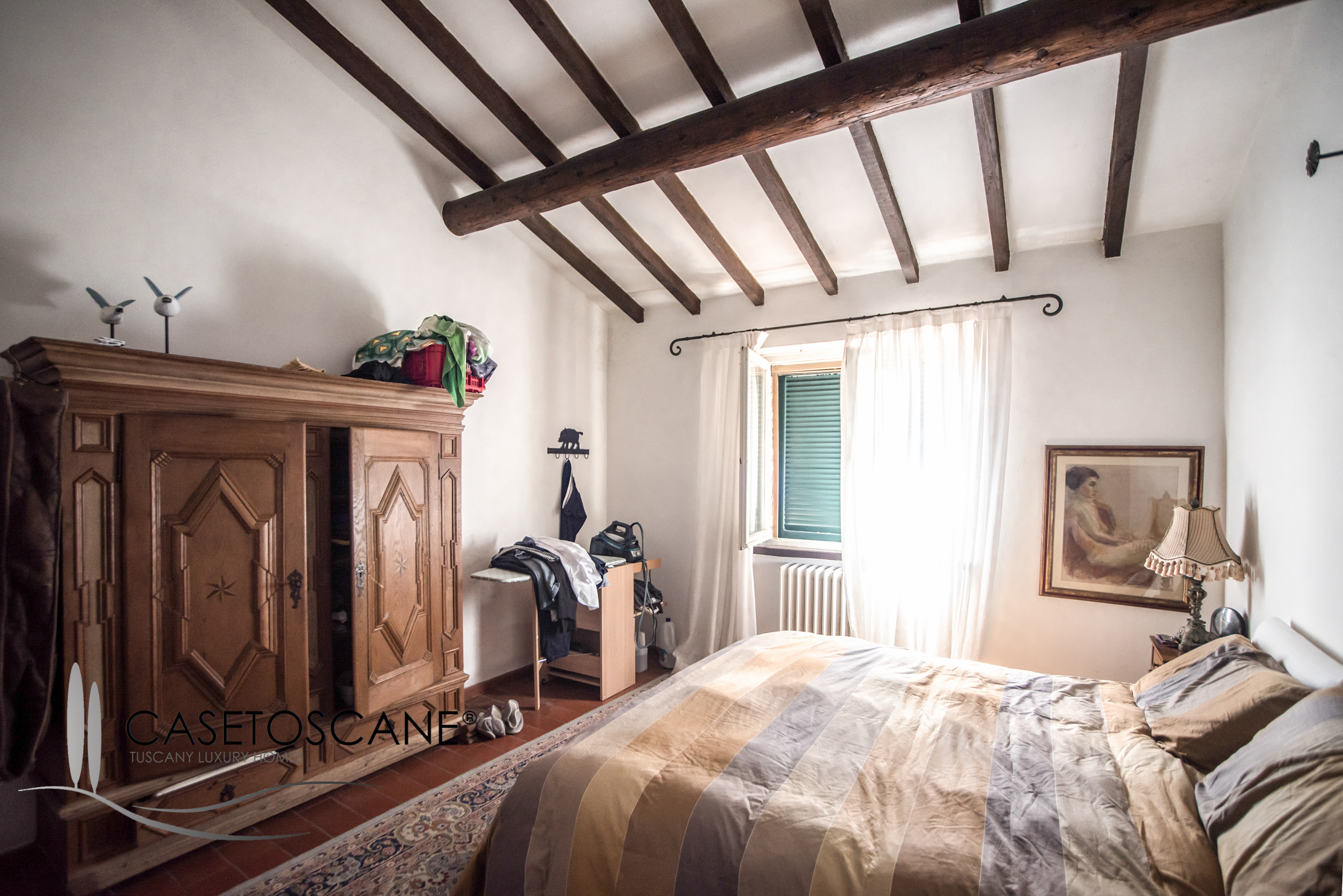 3235 - Casale perfettamente conservato di circa mq.250 oltre ad annesso di mq.45, con terreno di 2,5 ettari nella bellissima campagna di Lucignano (AR).