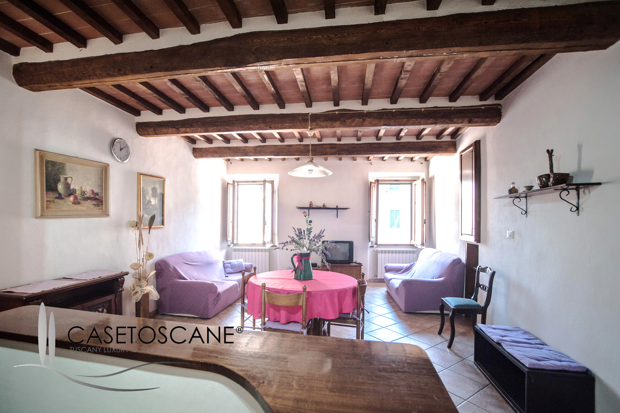 2898 - Caratteristico appartamento su due livelli di mq.90 circa, perfettamente ristrutturato, nel centro storico di Lucignano (AR).