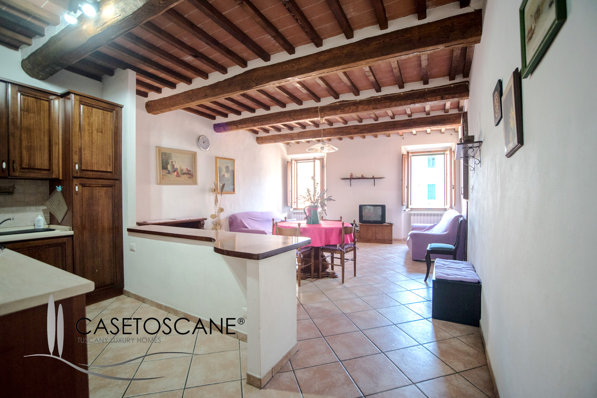 2898 - Caratteristico appartamento su due livelli di mq.90 circa, perfettamente ristrutturato, nel centro storico di Lucignano (AR).