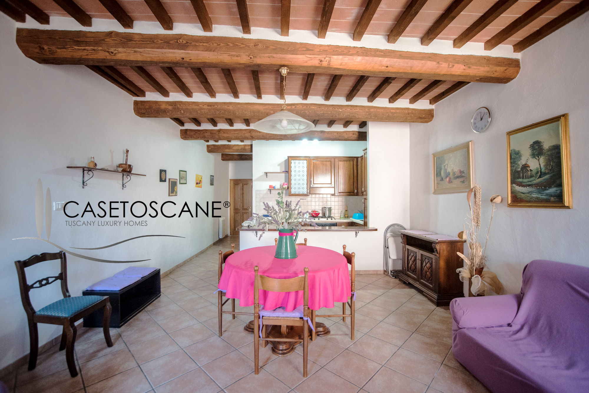 2898 - Caratteristico appartamento su due livelli di mq.90 circa, perfettamente ristrutturato, nel centro storico di Lucignano (AR).