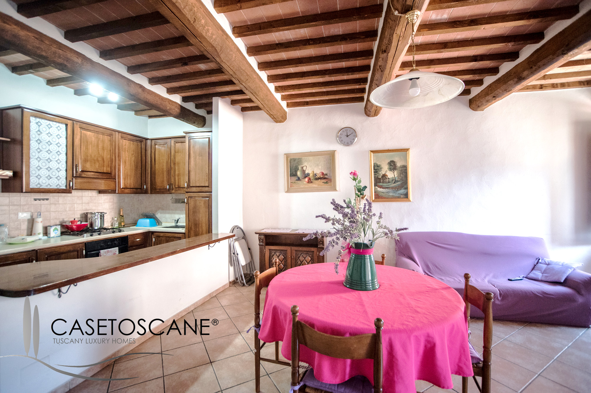 2898 - Caratteristico appartamento su due livelli di mq.90 circa, perfettamente ristrutturato, nel centro storico di Lucignano (AR).