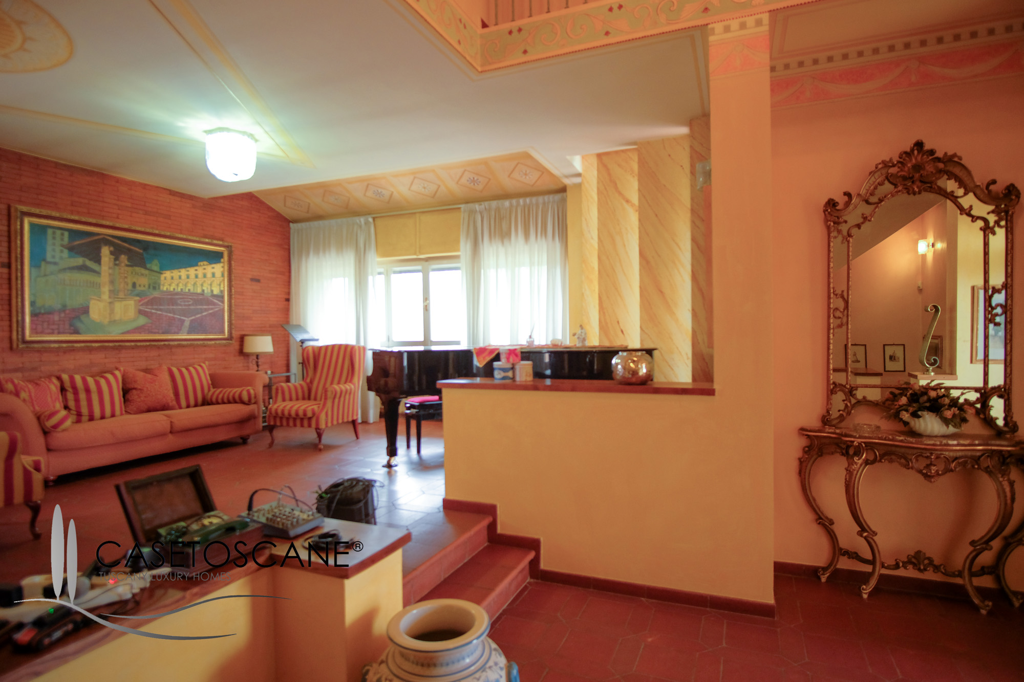 3237 - Villa di mq.450 in ottime condizioni con bellissimo parco privato di oltre mq.5.000 e piccolo vigneto nella Valdichiana aretina.