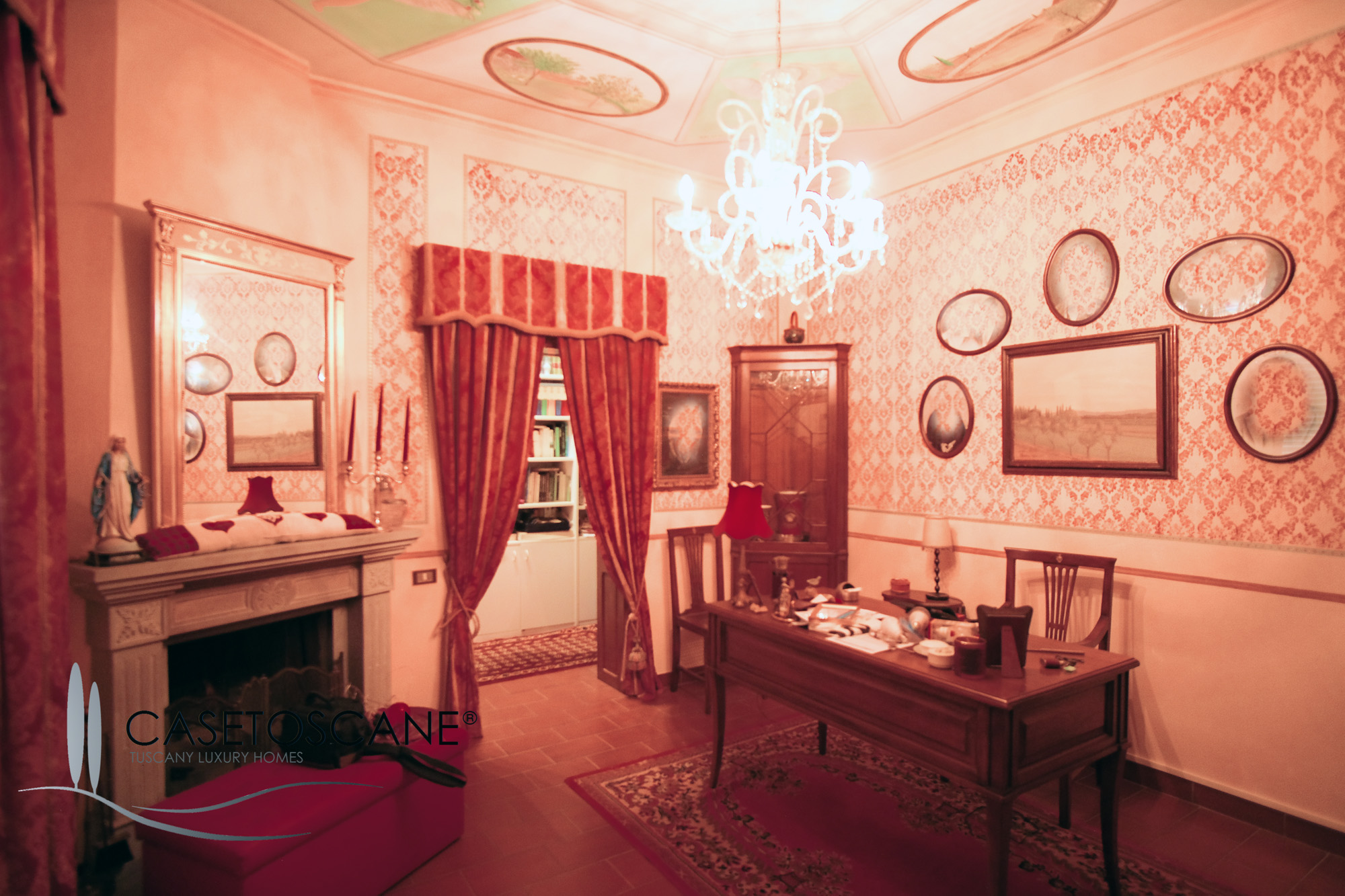 3237 - Villa di mq.450 in ottime condizioni con bellissimo parco privato di oltre mq.5.000 e piccolo vigneto nella Valdichiana aretina.