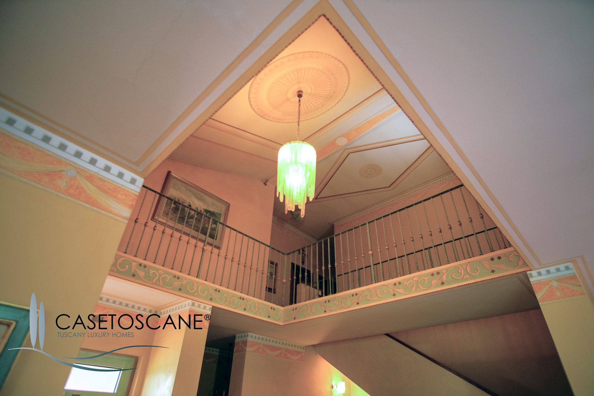 3237 - Villa di mq.450 in ottime condizioni con bellissimo parco privato di oltre mq.5.000 e piccolo vigneto nella Valdichiana aretina.