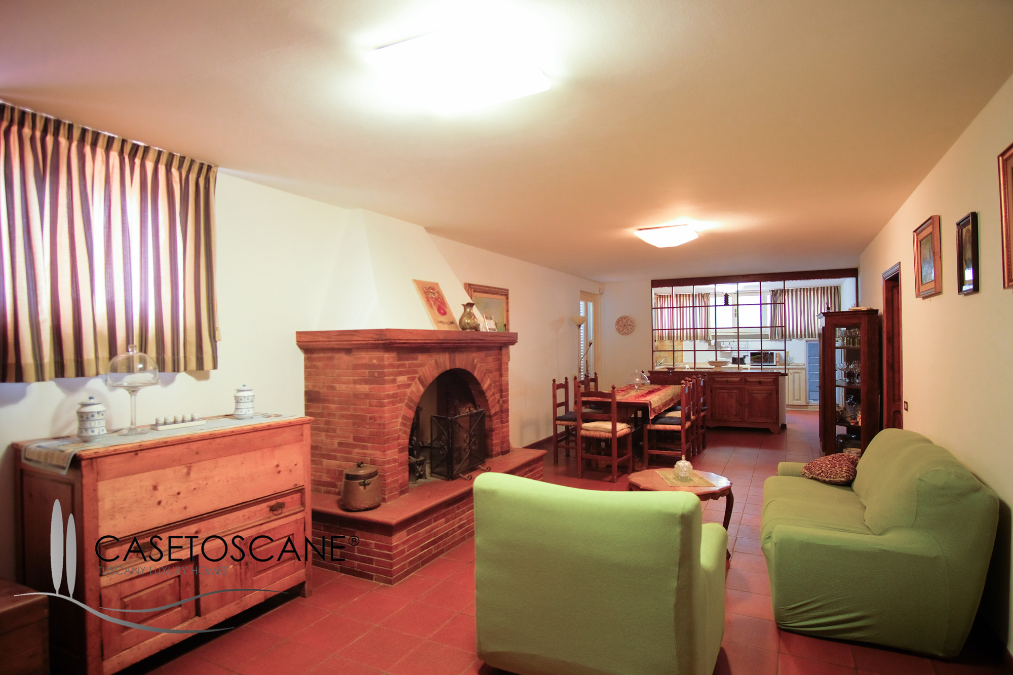 3237 - Villa di mq.450 in ottime condizioni con bellissimo parco privato di oltre mq.5.000 e piccolo vigneto nella Valdichiana aretina.