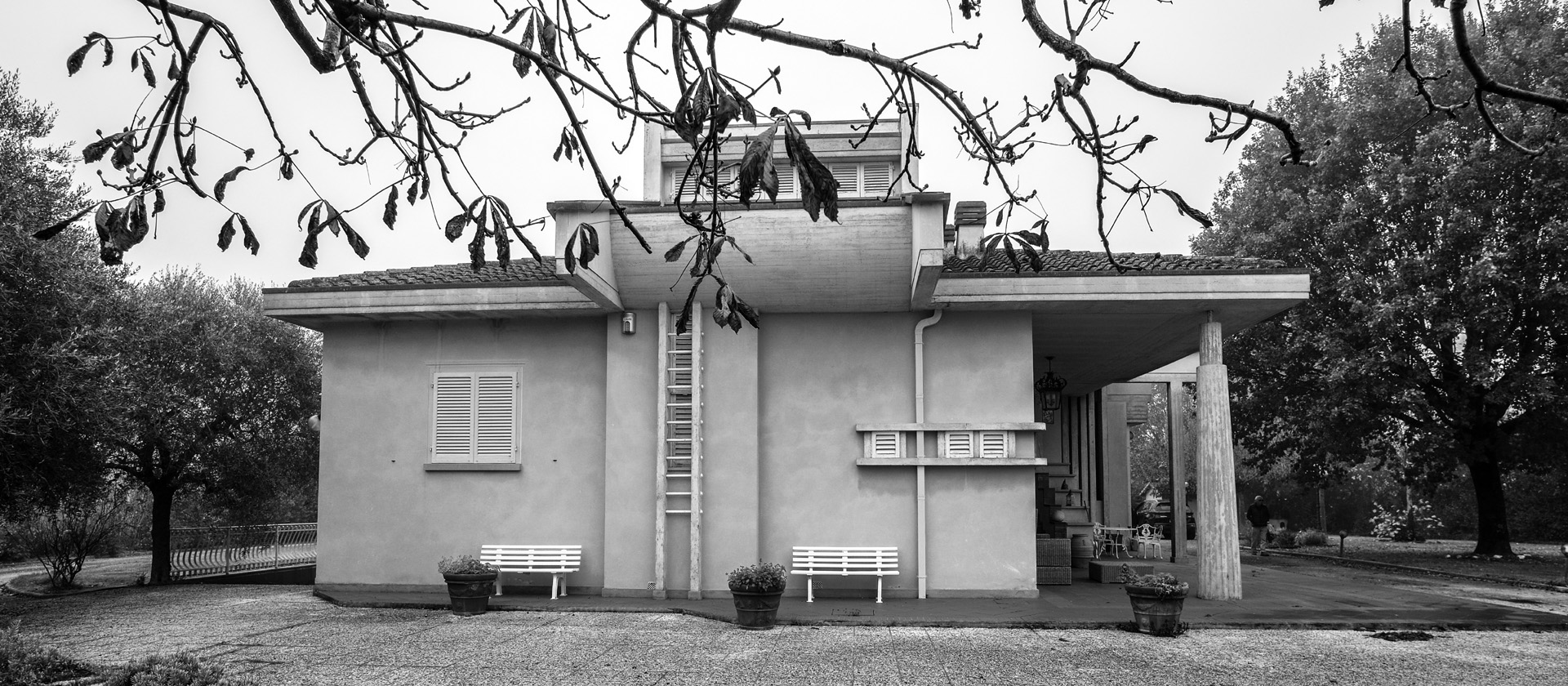 3237 - Villa di mq.450 in ottime condizioni con bellissimo parco privato di oltre mq.5.000 e piccolo vigneto nella Valdichiana aretina.