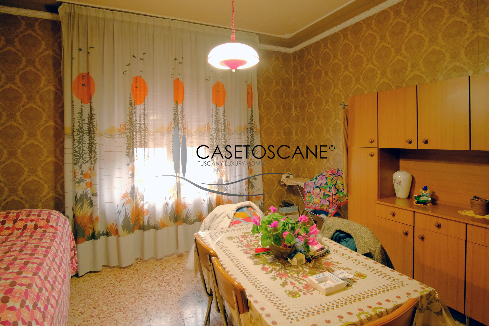 3239 - Singola di mq.185 in buone condizioni generali, con ampio terreno di mq.2.000 circa con annessi a due passi da Sinalunga (SI).