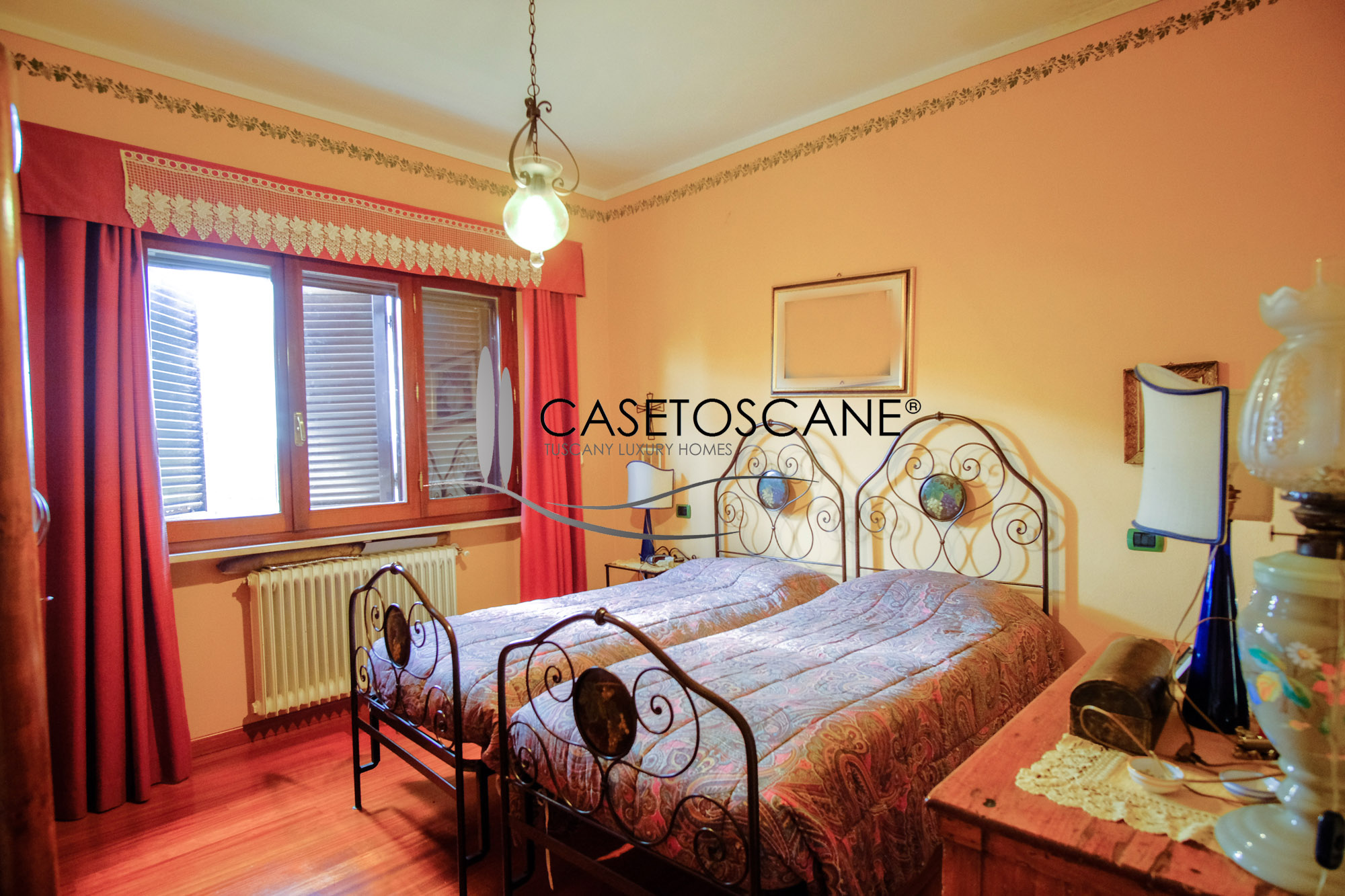 635 - Villa signorile di mq.180 circa con annesso e giardino privato di mq.1.000 in bellissima posizione collinare a Lucignano (AR).