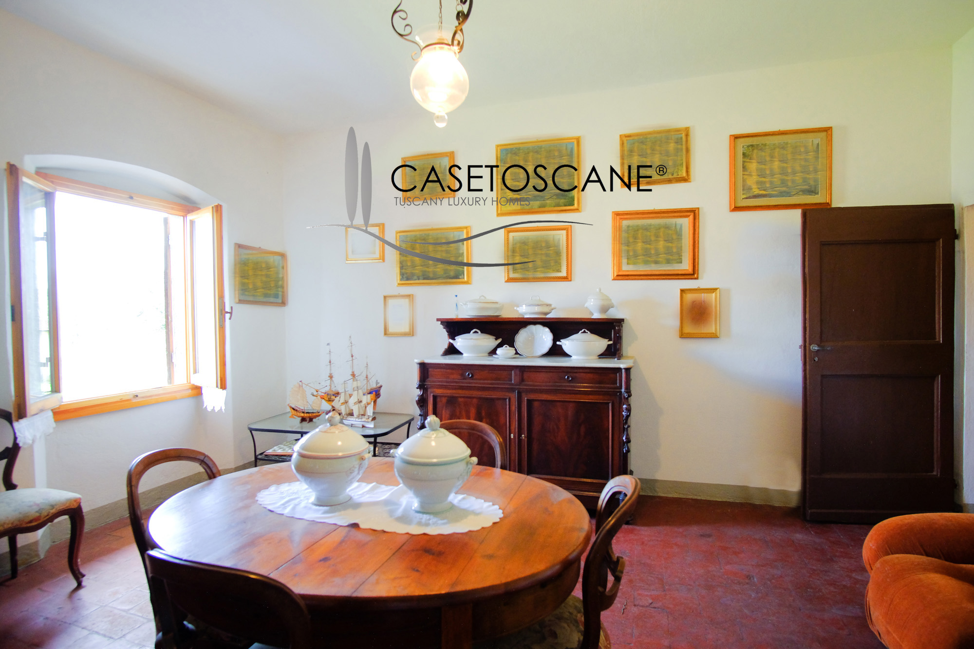 3245 - Antico casale di circa mq.800 in discrete condizioni con ampi annessi e terreno circostante di circa un ettaro a Figline Valdarno (FI).