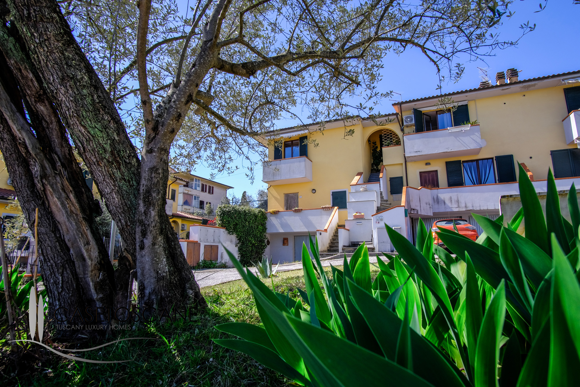 3174 - Villetta a schiera capotesta, recente costruzione, mq.95 con giardino di mq.100 e garage a due passi dal centro di Lucignano (AR).