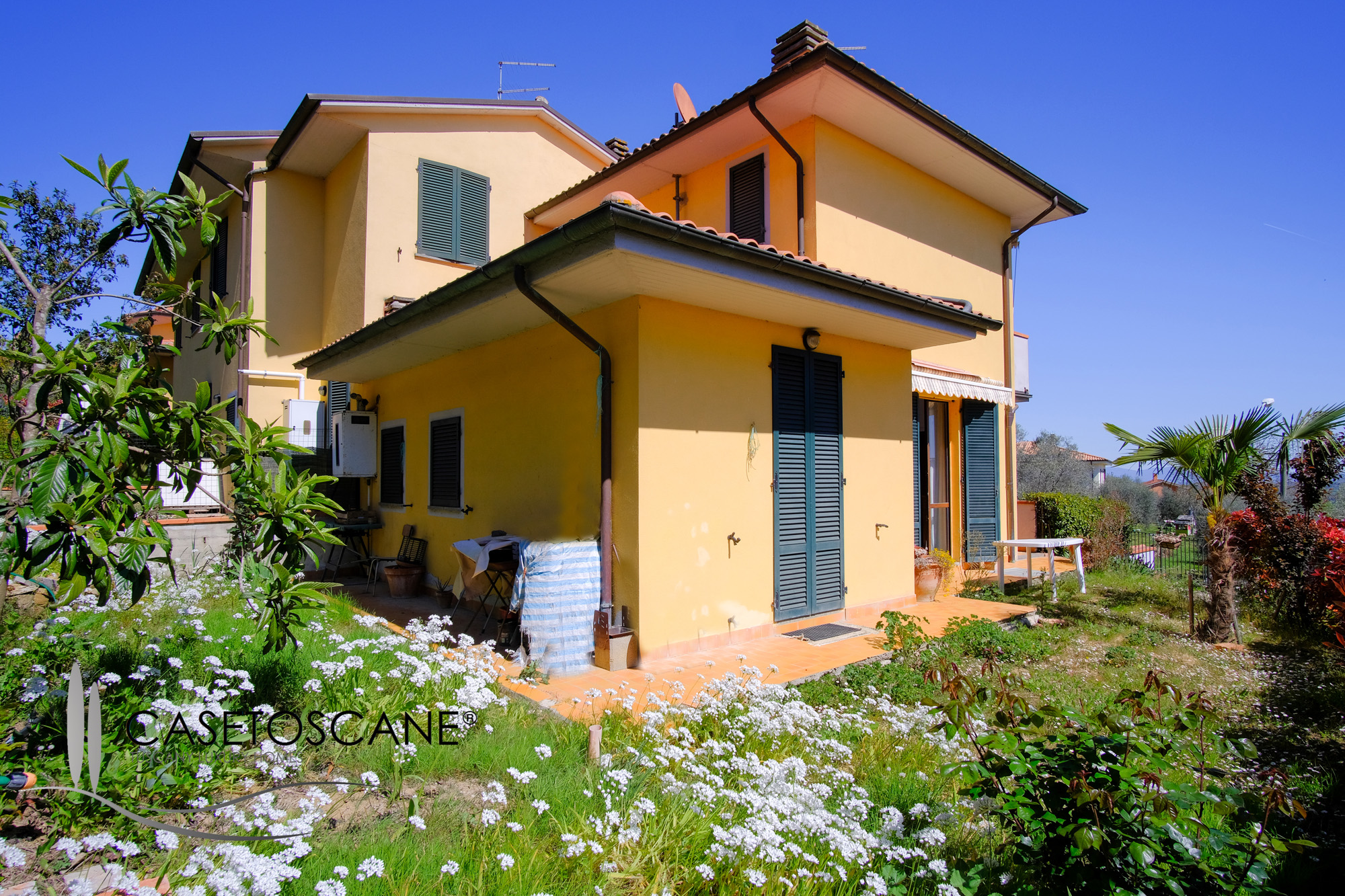 3174 - Villetta a schiera capotesta, recente costruzione, mq.95 con giardino di mq.100 e garage a due passi dal centro di Lucignano (AR).