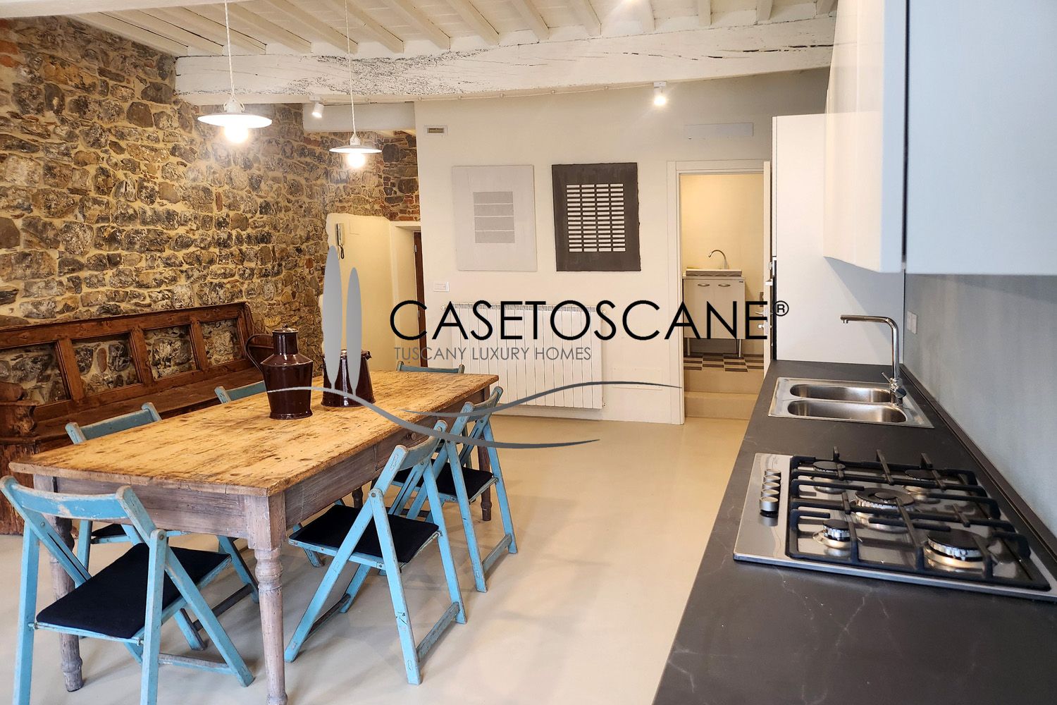 3251 - Appartamento di mq.110 al 2°P (ultimo) recentemente ristrutturato con finiture di alto livello nel centro storico di Lucignano (AR).