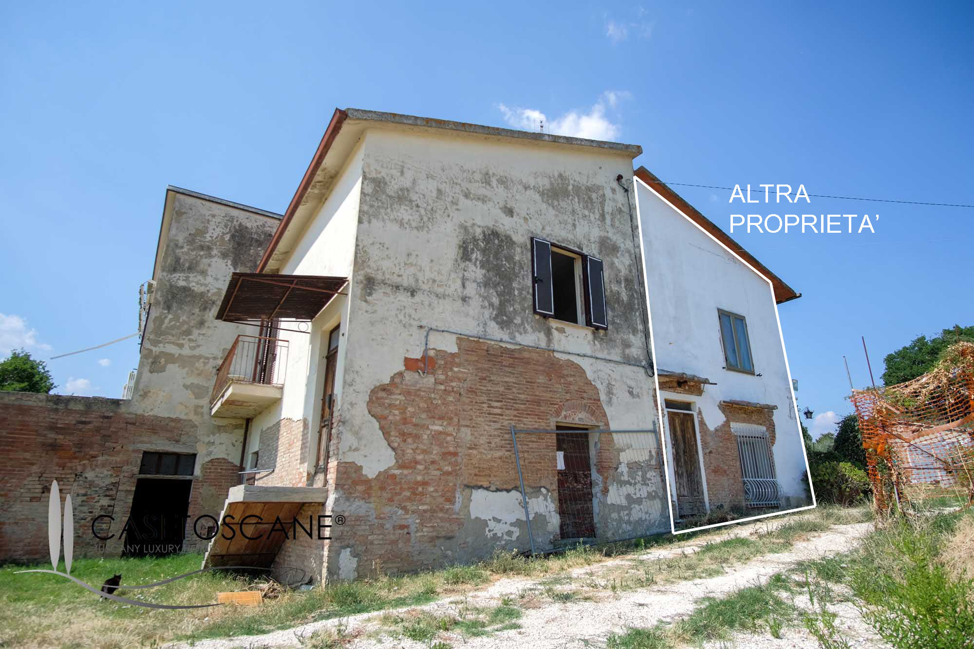 3257 - Proprietà di ha.7 in posizione panoramica, con progetto approvato per demolizione e ricostruzione per abitazione e accessori di mq.360 a Foiano della Chiana (AR).