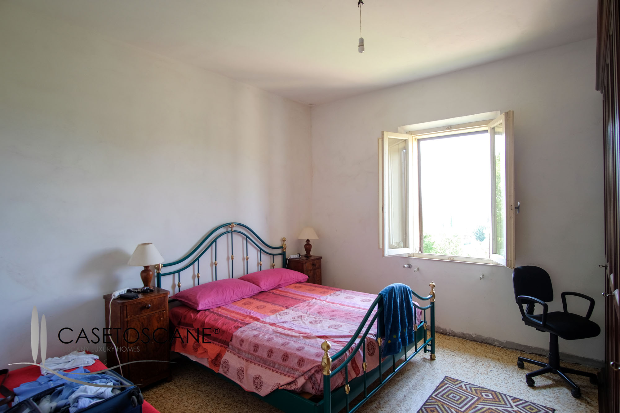 3257 - Proprietà di ha.7 in posizione panoramica, con progetto approvato per demolizione e ricostruzione per abitazione e accessori di mq.360 a Foiano della Chiana (AR).