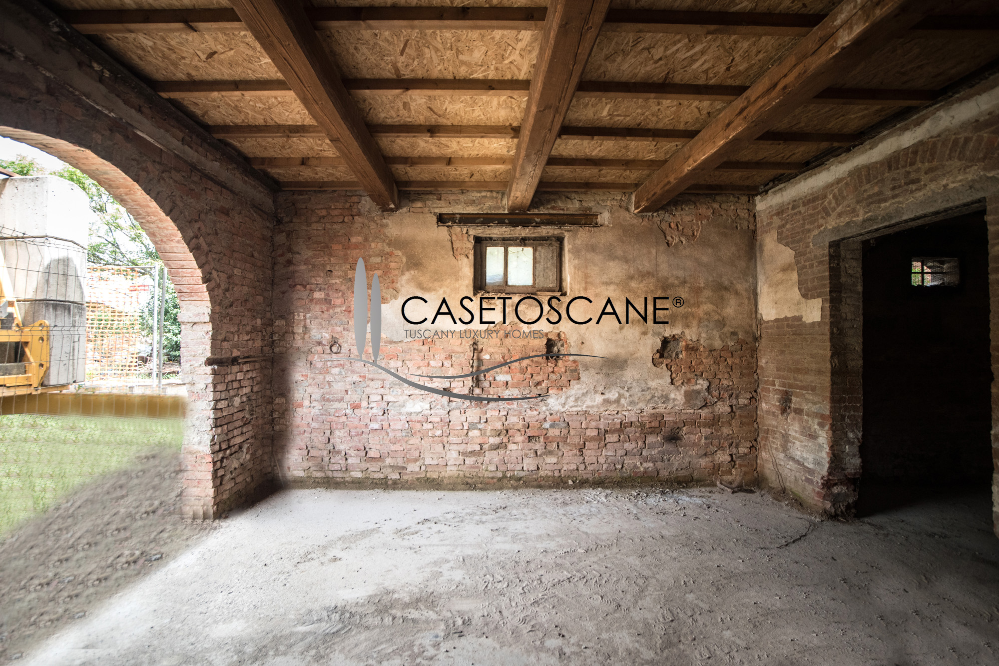 3159 - Porzione di casale in corso di ristrutturazione con annesse pertinenze per circa mq.270 totali e giardino di mq.800 a Foiano della Chiana (AR).
