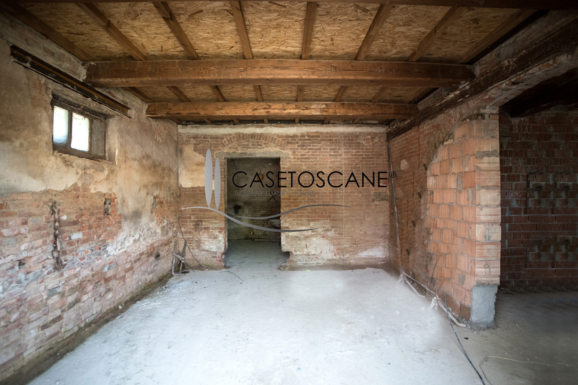 3159 - Porzione di casale in corso di ristrutturazione con annesse pertinenze per circa mq.270 totali e giardino di mq.800 a Foiano della Chiana (AR).