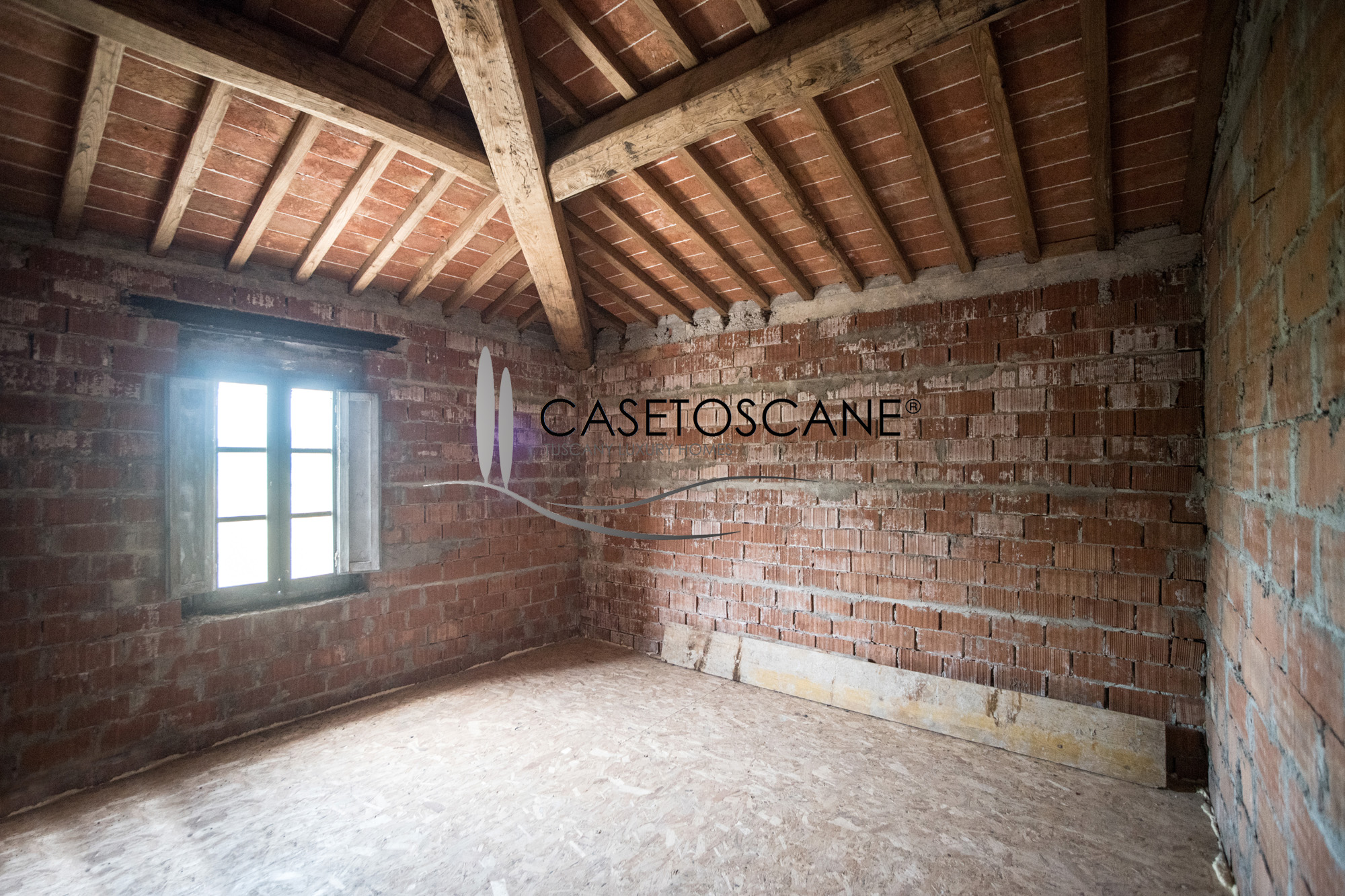 3159 - Porzione di casale in corso di ristrutturazione con annesse pertinenze per circa mq.270 totali e giardino di mq.800 a Foiano della Chiana (AR).