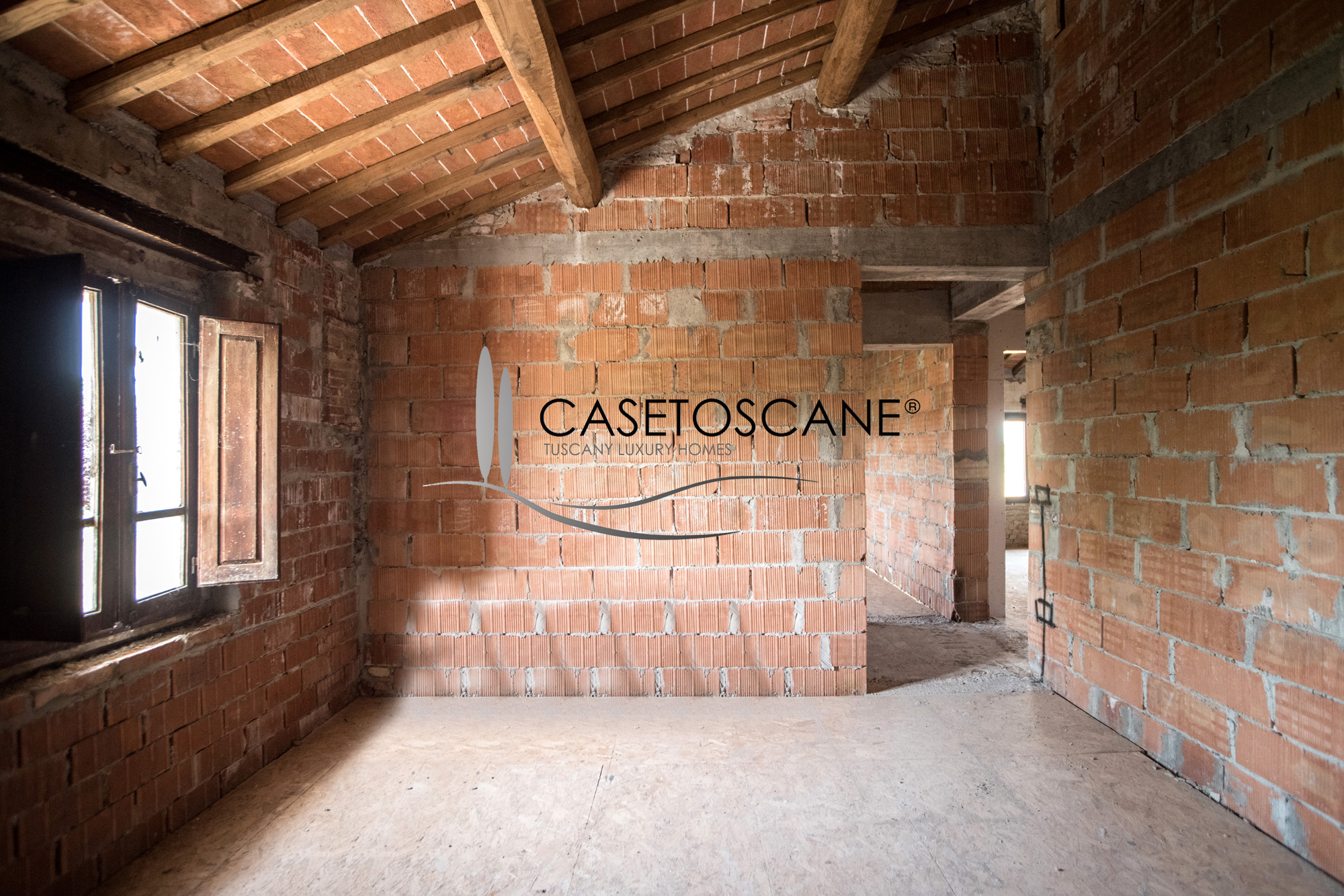 3159 - Porzione di casale in corso di ristrutturazione con annesse pertinenze per circa mq.270 totali e giardino di mq.800 a Foiano della Chiana (AR).