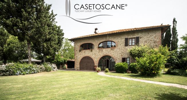 3140 - Tipico casale toscane perfettamente conservato, diviso in due appartamenti, di mq.460 circa con terreno di mq.2.000 a Montespertoli (FI).