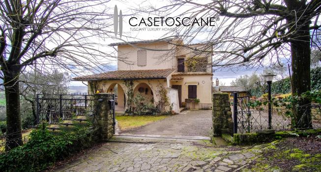 635 - Villa signorile di mq.180 circa con annesso e giardino privato di mq.1.000 in bellissima posizione collinare a Lucignano (AR).